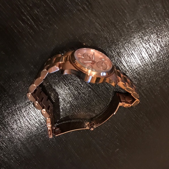 Michael Kors gold watch - Picture 4 of 7